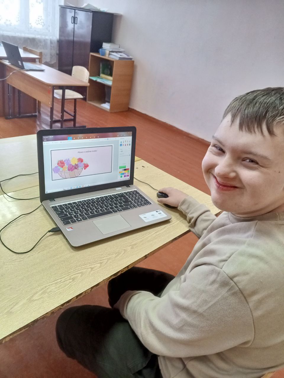 Подготовка работ к межмуниципальному конкурсу  Маму очень я люблю, ей открытку подарю,  для обучающихся с ОВЗ.