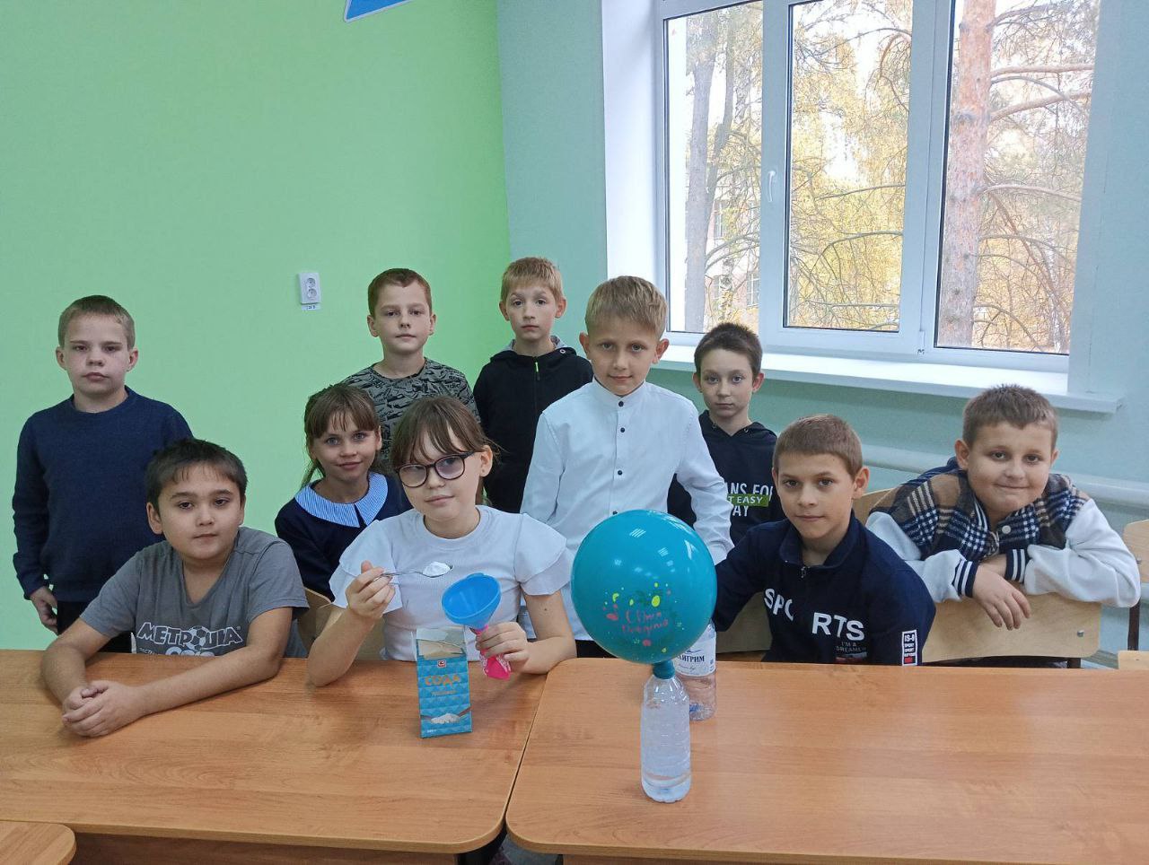 Занятия кружка Чудеса науки в 4 классе.