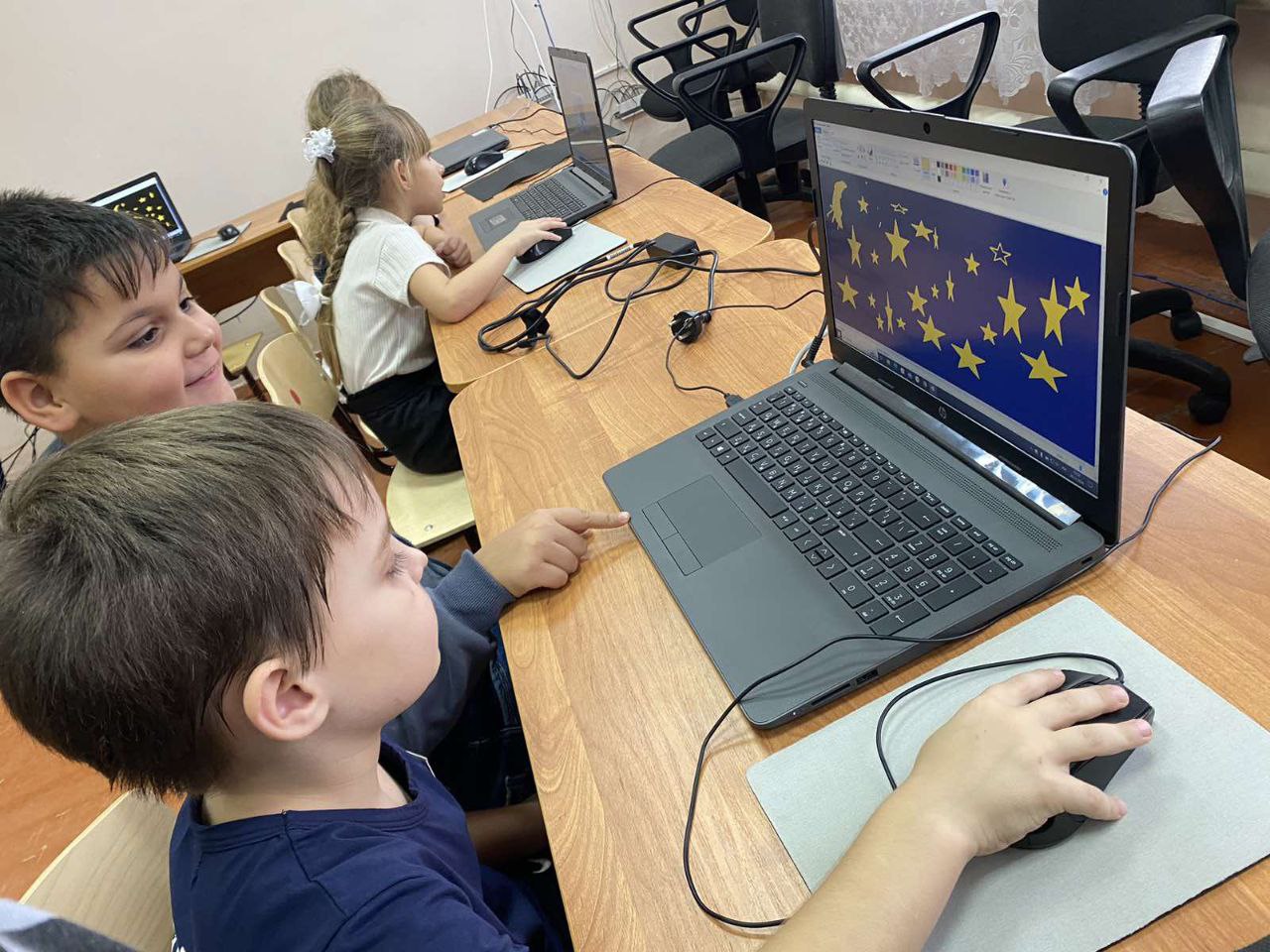 Внутришкольное открытое практическое занятие для учащихся 1 класса на тему  Конструирование рисунка в графическом редакторе.